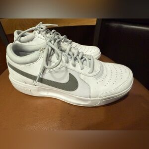 Nike Court Light Athletic Shoes, Size 7 ￼